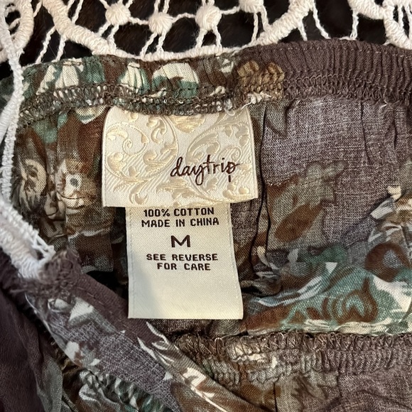 Women’s sleeveless top with lace. Brown with floral pattern size M - Picture 8 of 9